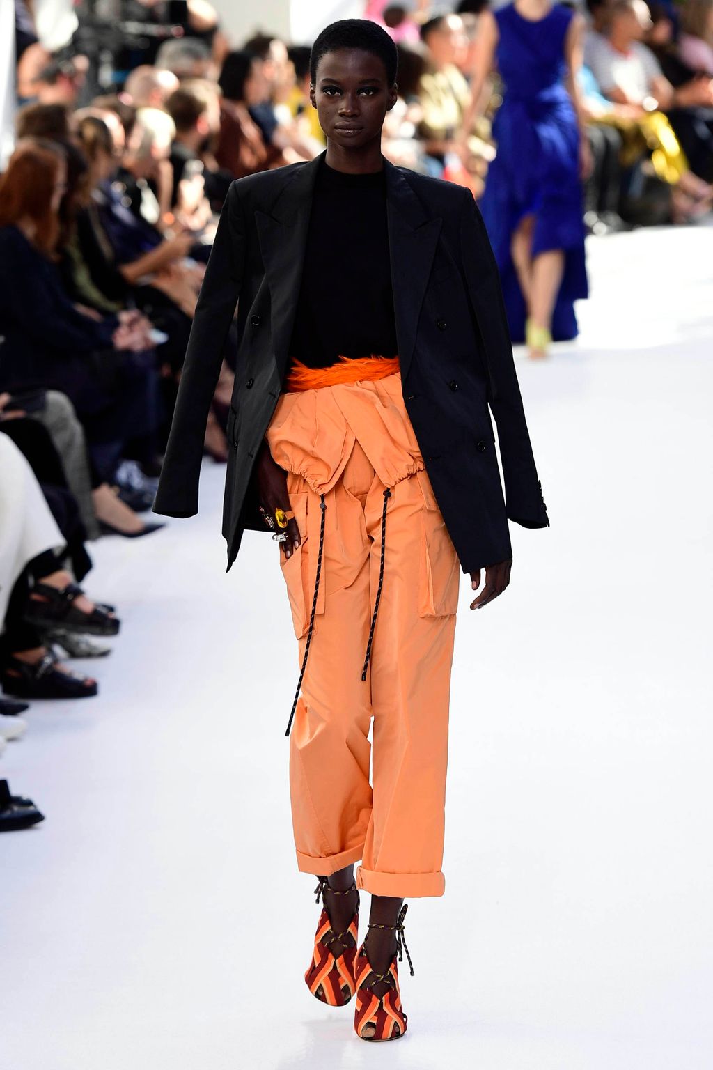 Fashion Week Paris Spring/Summer 2019 look 54 from the Dries Van Noten collection 女装