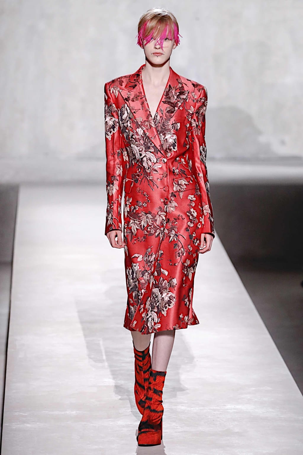 Fashion Week Paris Spring/Summer 2020 look 6 from the Dries Van Noten collection womenswear