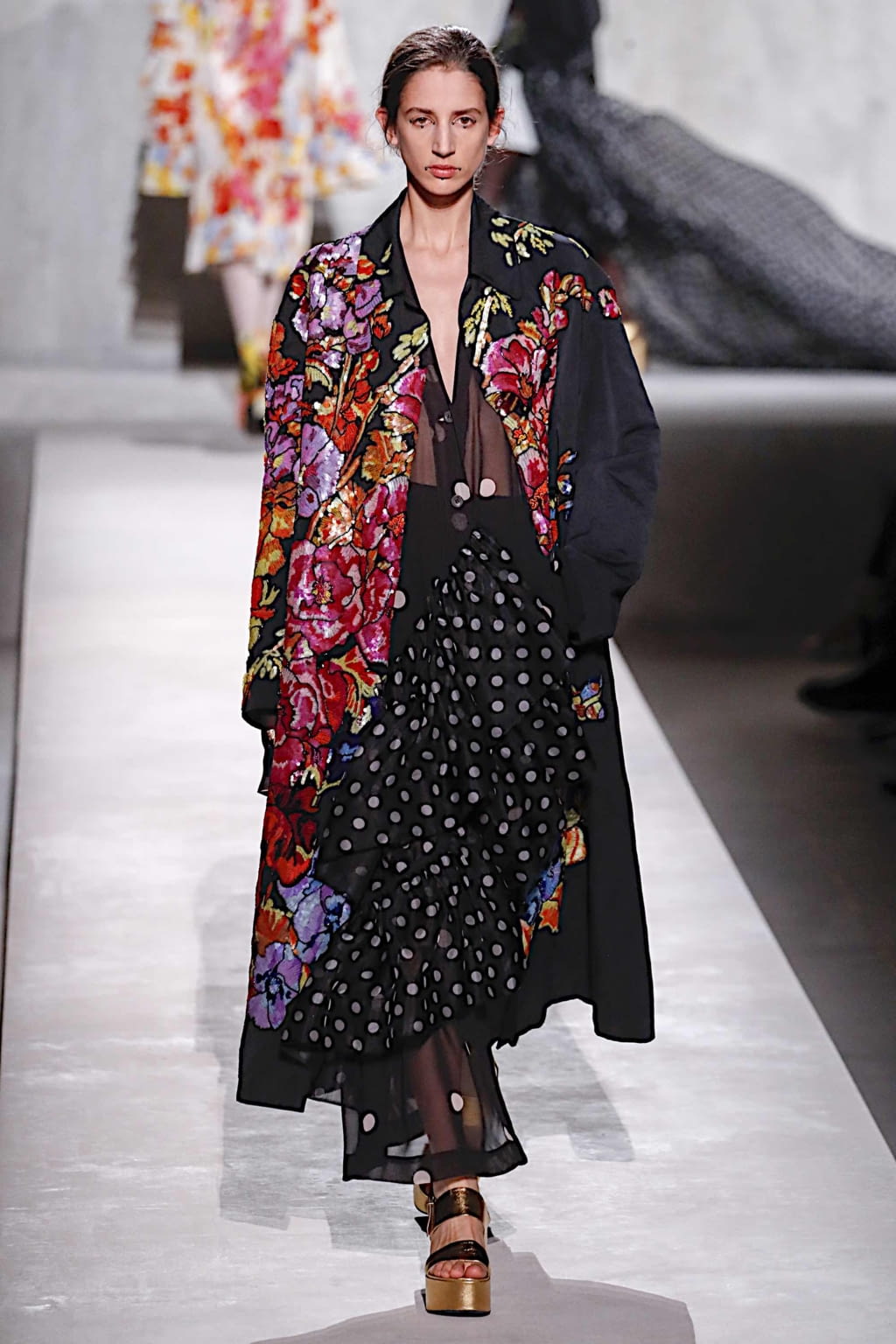 Fashion Week Paris Spring/Summer 2020 look 18 from the Dries Van Noten collection 女装