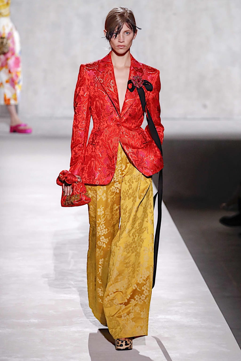 Fashion Week Paris Spring/Summer 2020 look 22 from the Dries Van Noten collection 女装
