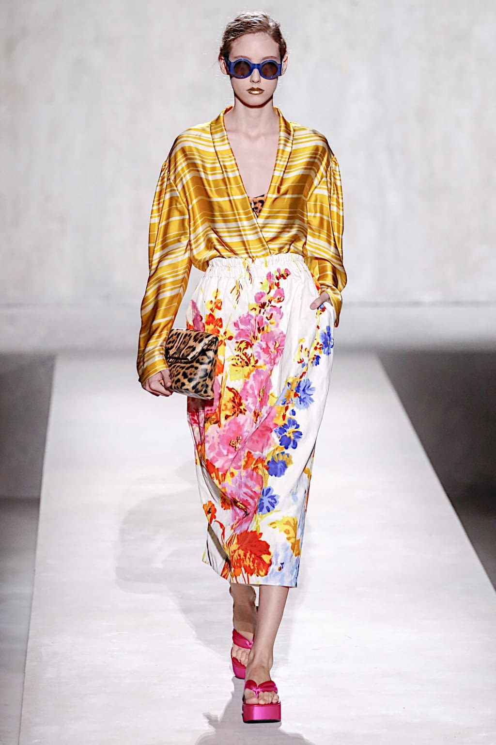 Fashion Week Paris Spring/Summer 2020 look 23 from the Dries Van Noten collection 女装