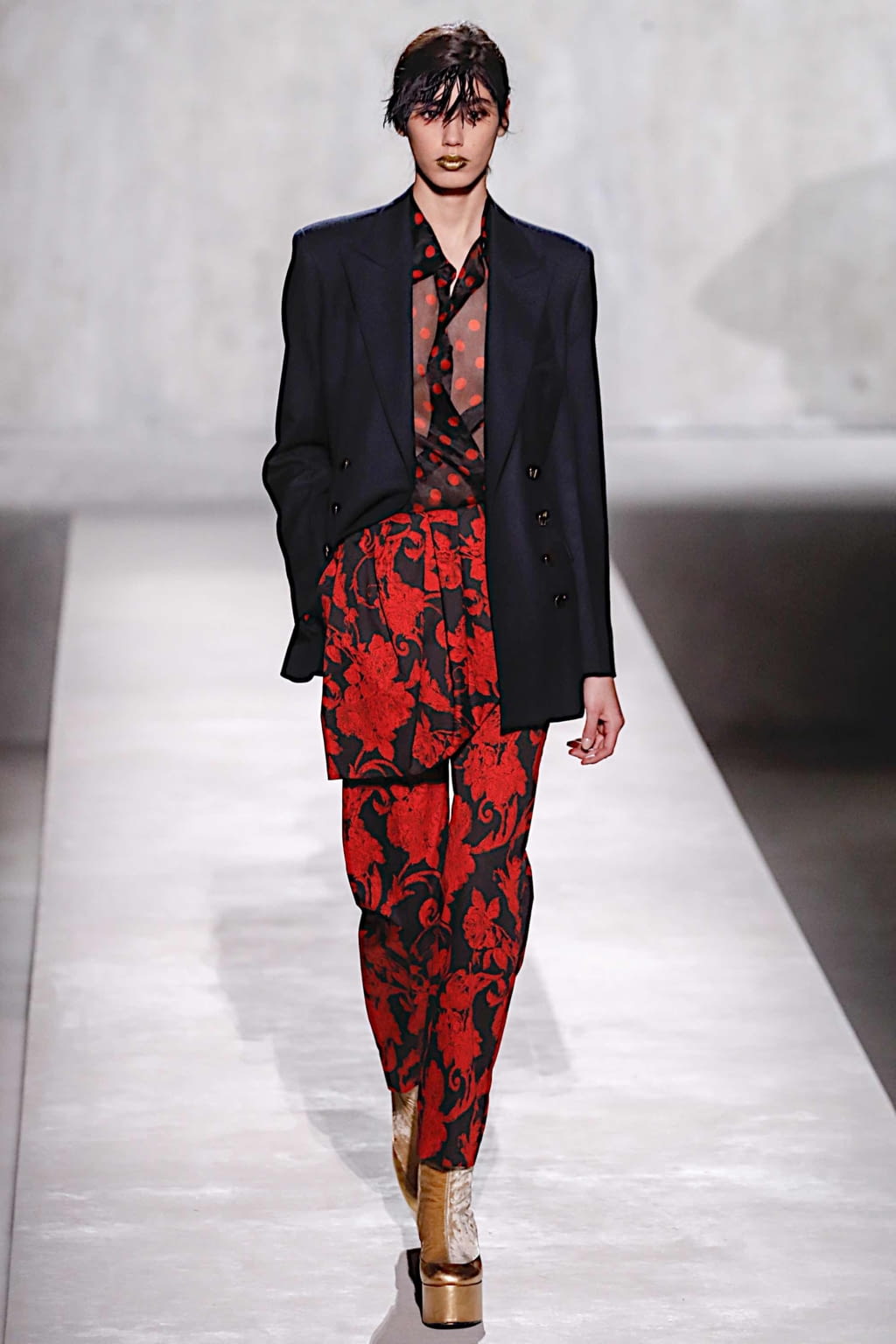 Fashion Week Paris Spring/Summer 2020 look 31 from the Dries Van Noten collection 女装