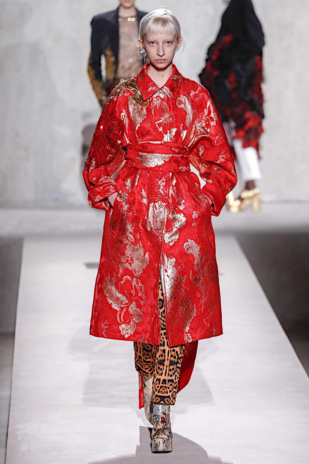 Fashion Week Paris Spring/Summer 2020 look 32 from the Dries Van Noten collection 女装