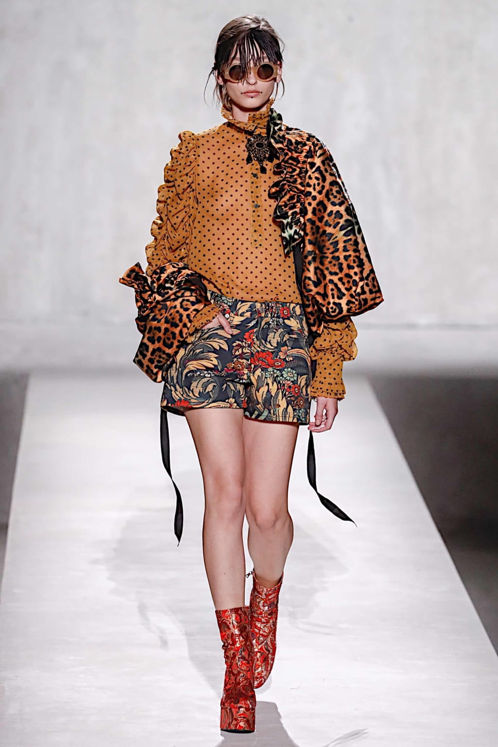 Fashion Week Paris Spring/Summer 2020 look 37 from the Dries Van Noten collection 女装