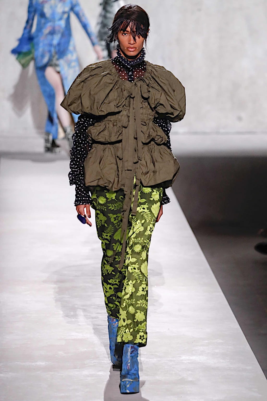 Fashion Week Paris Spring/Summer 2020 look 53 from the Dries Van Noten collection 女装