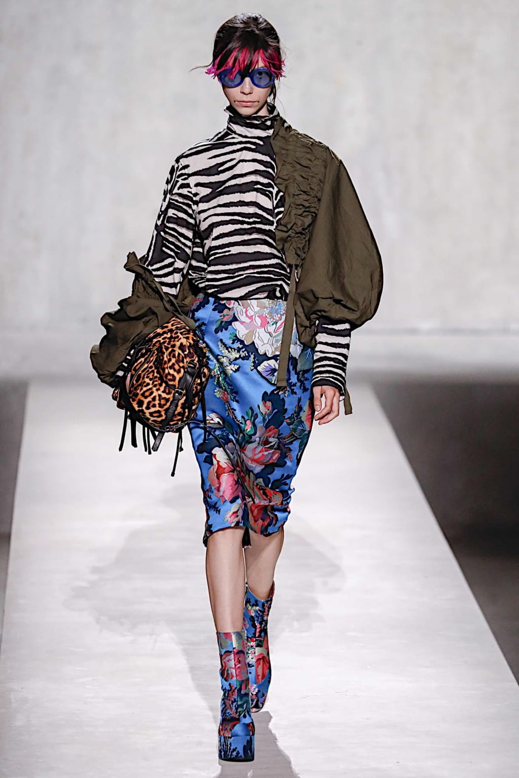 Fashion Week Paris Spring/Summer 2020 look 55 from the Dries Van Noten collection womenswear