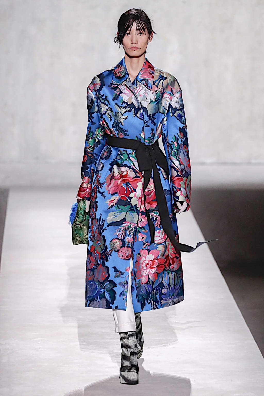 Fashion Week Paris Spring/Summer 2020 look 56 from the Dries Van Noten collection 女装