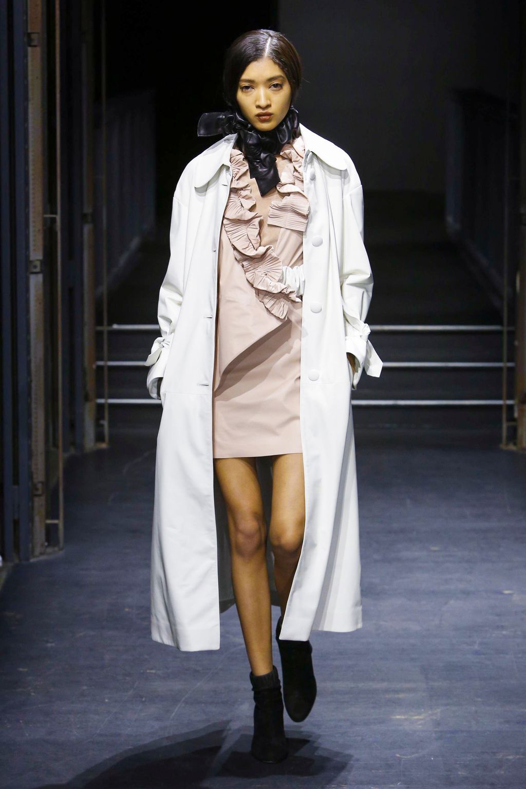 Fashion Week Paris Fall/Winter 2016 look 1 from the DROMe collection 女装