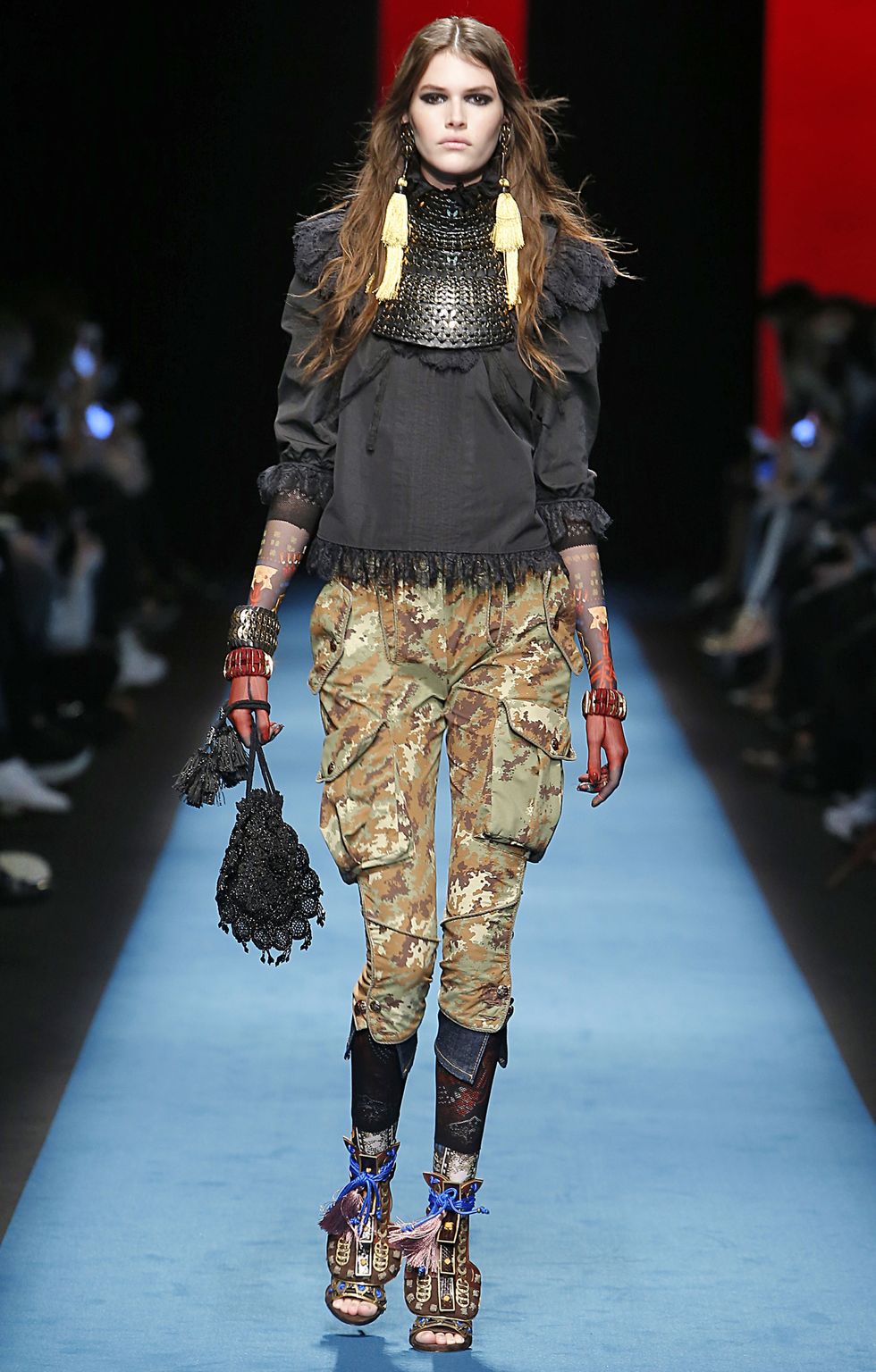 Fashion Week Milan Fall/Winter 2016 look 1 from the Dsquared2 collection womenswear