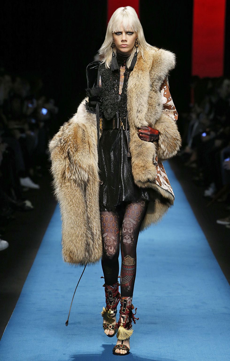 Fashion Week Milan Fall/Winter 2016 look 6 from the Dsquared2 collection 女装
