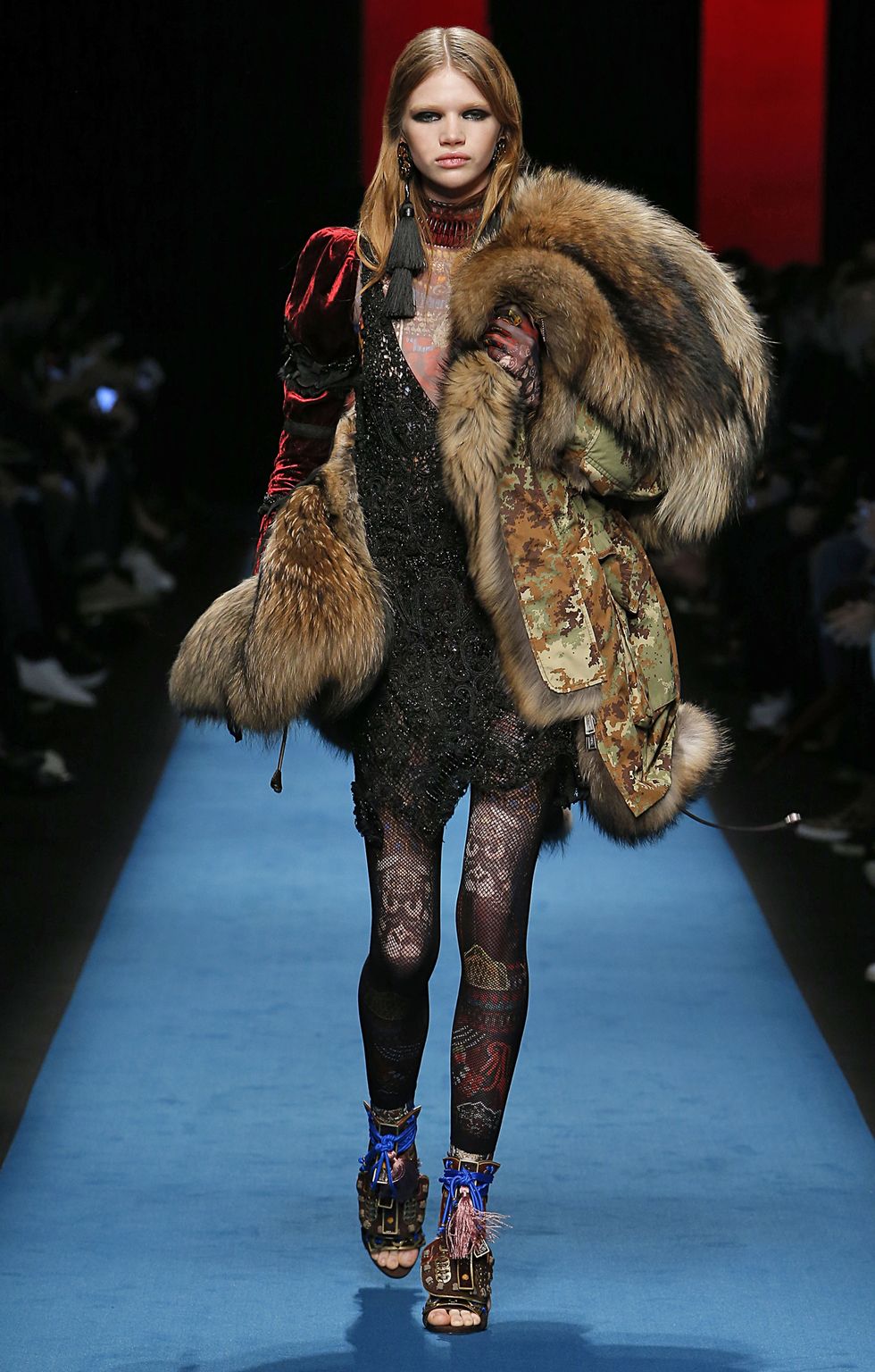 Fashion Week Milan Fall/Winter 2016 look 8 from the Dsquared2 collection womenswear