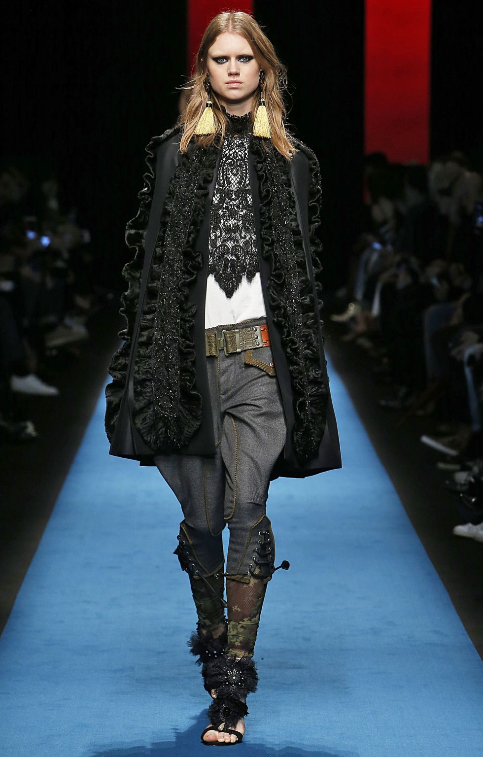Fashion Week Milan Fall/Winter 2016 look 33 from the Dsquared2 collection womenswear