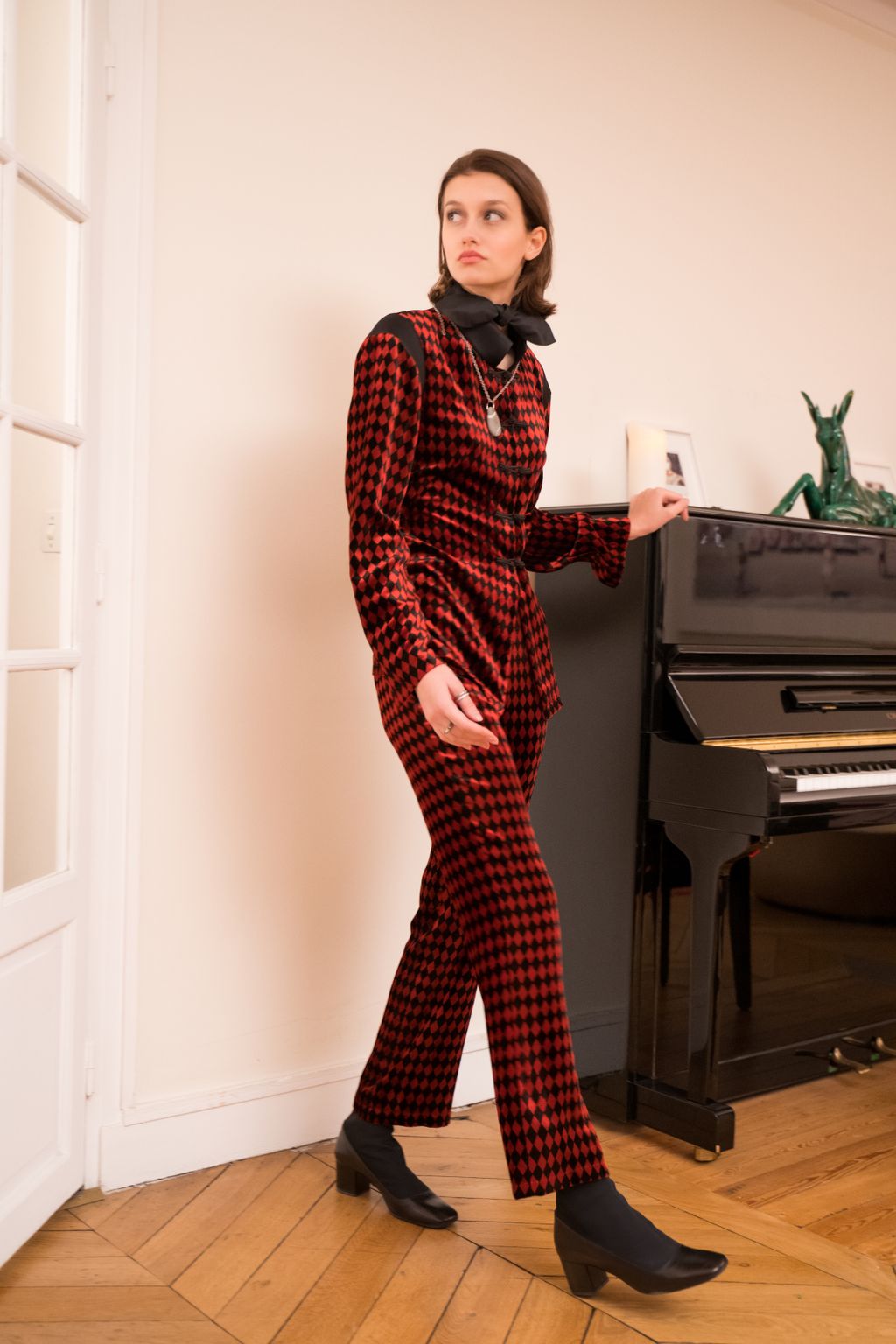 Fashion Week Paris Fall/Winter 2022 look 47 from the Agnès B collection 女装