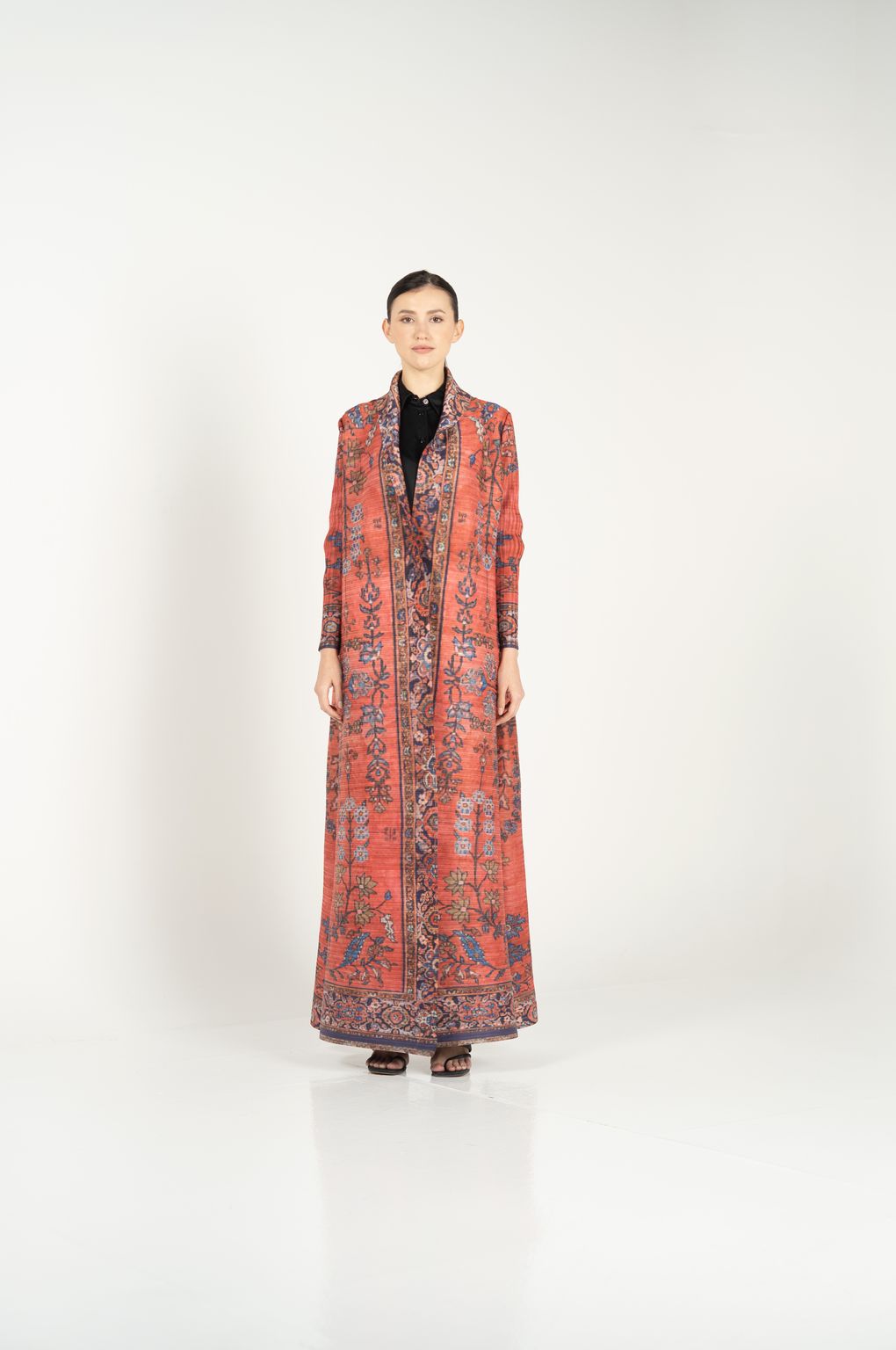 Fashion Week Paris Resort 2023 look 1 from the Kaf by Kaf - Saudi 100 collection 女装