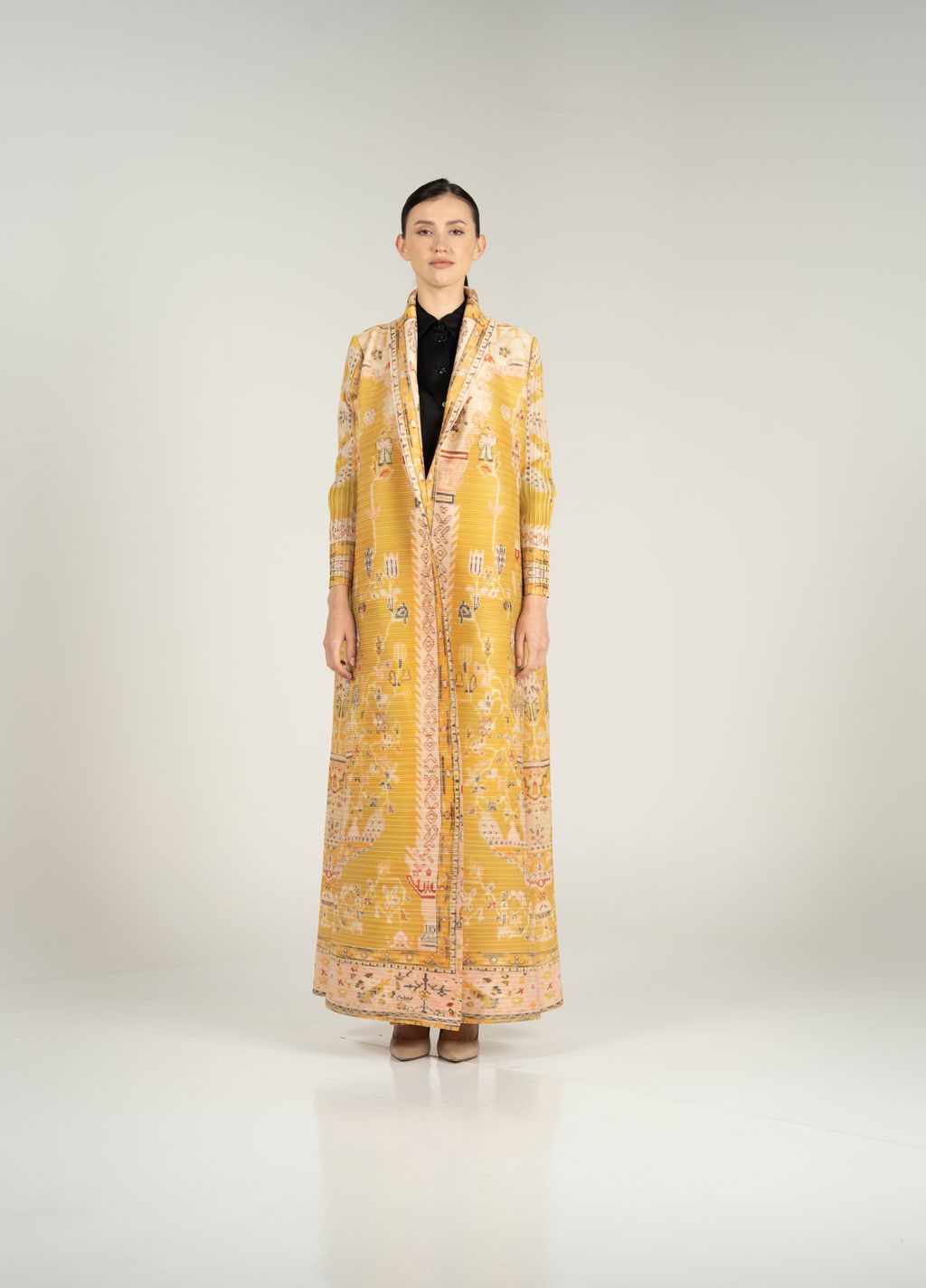 Fashion Week Paris Resort 2023 look 3 from the Kaf by Kaf - Saudi 100 collection 女装