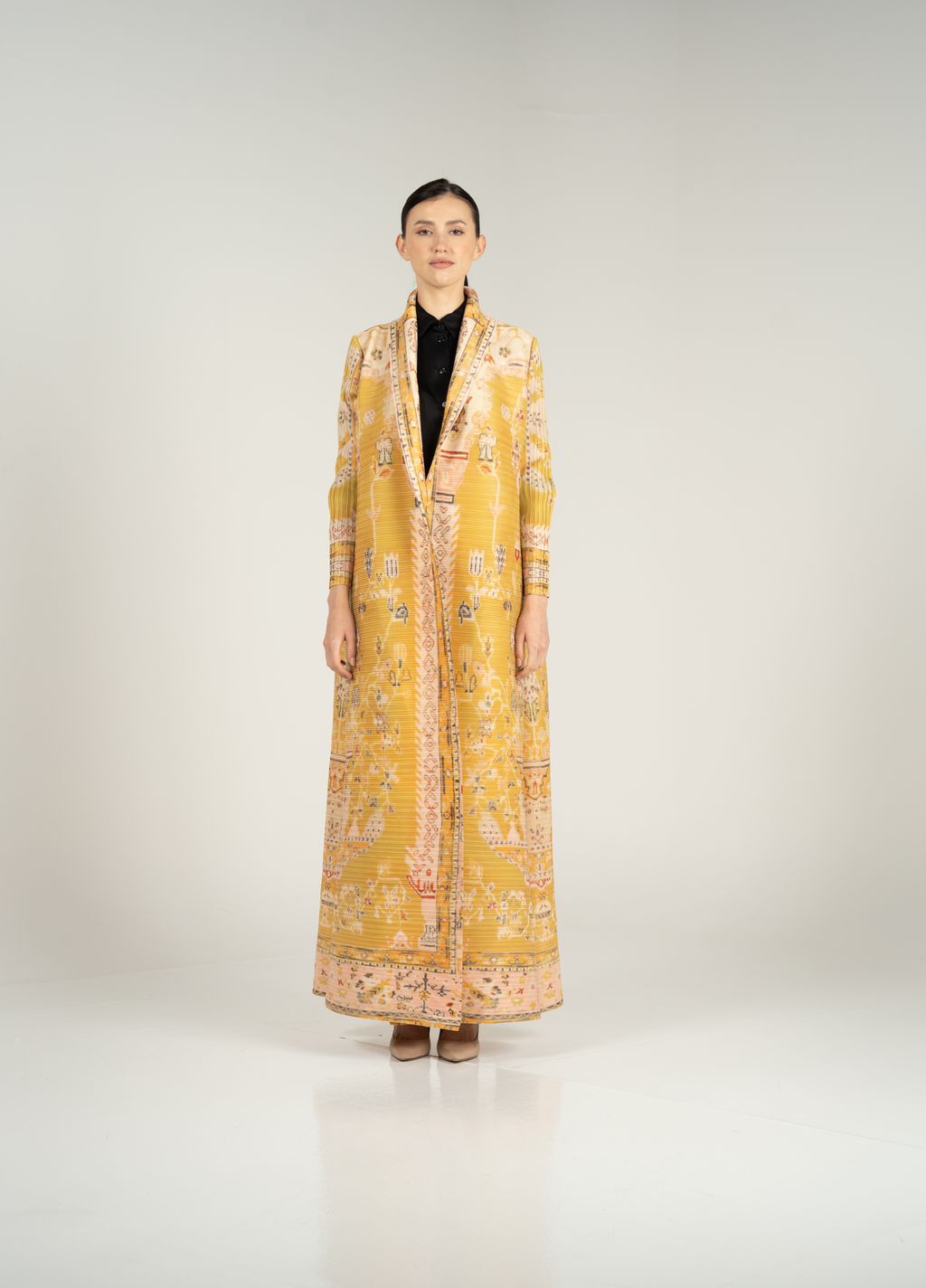 Fashion Week Paris Resort 2023 look 3 from the Kaf by Kaf - Saudi 100 collection womenswear