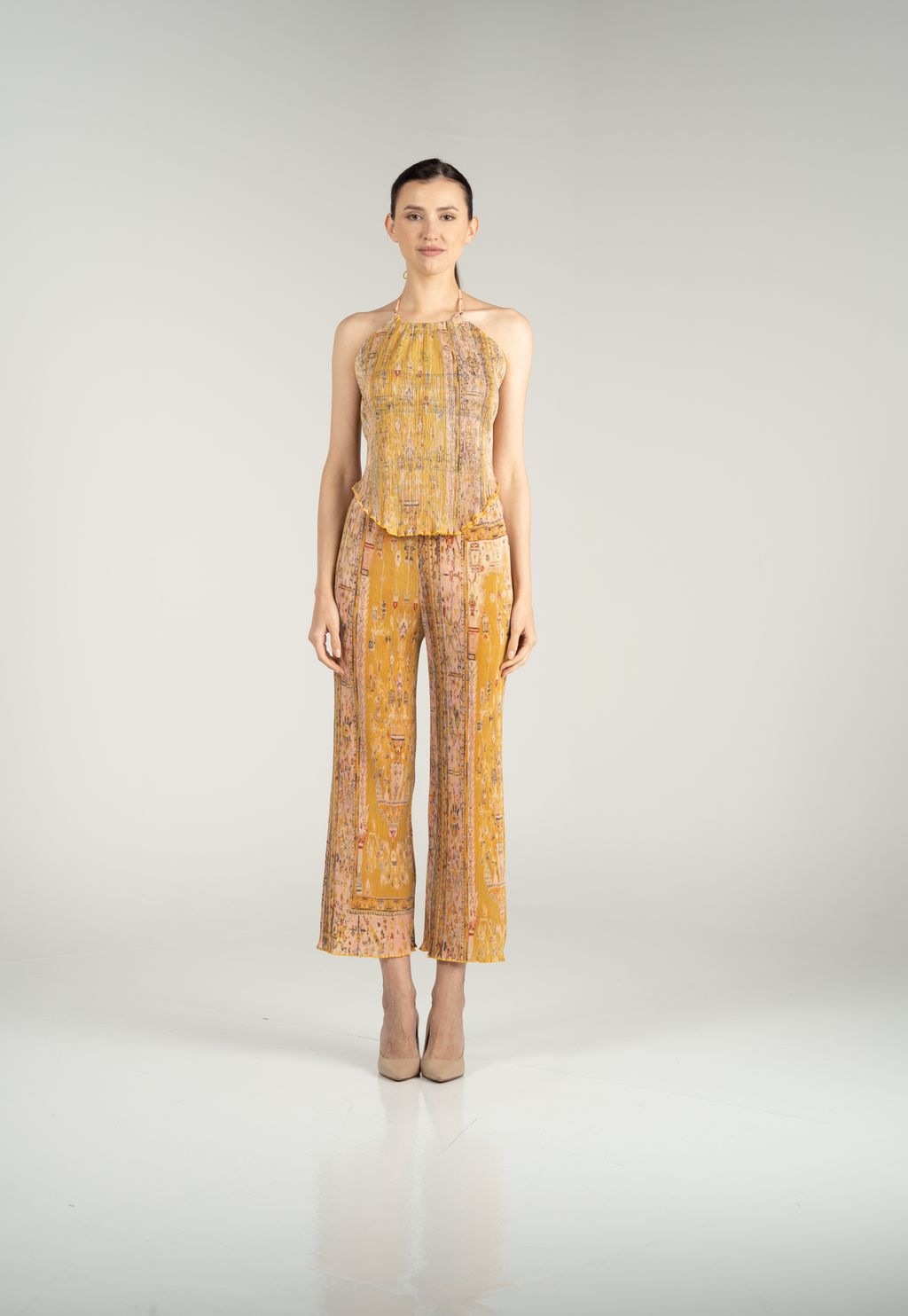 Fashion Week Paris Resort 2023 look 10 from the Kaf by Kaf - Saudi 100 collection 女装