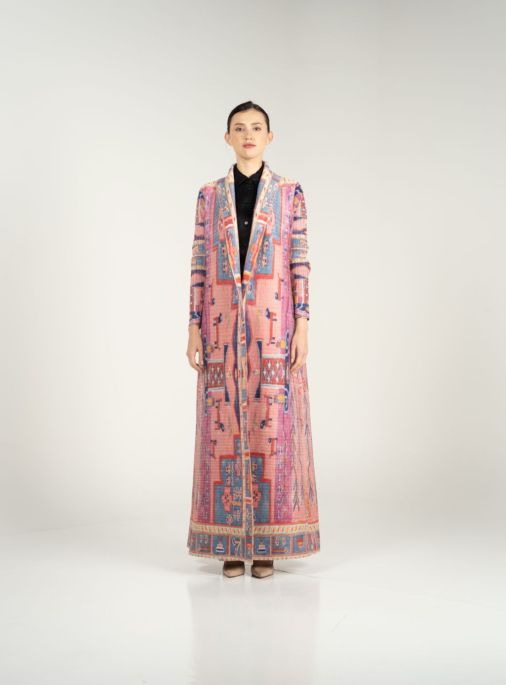 Fashion Week Paris Resort 2023 look 13 from the Kaf by Kaf - Saudi 100 collection 女装
