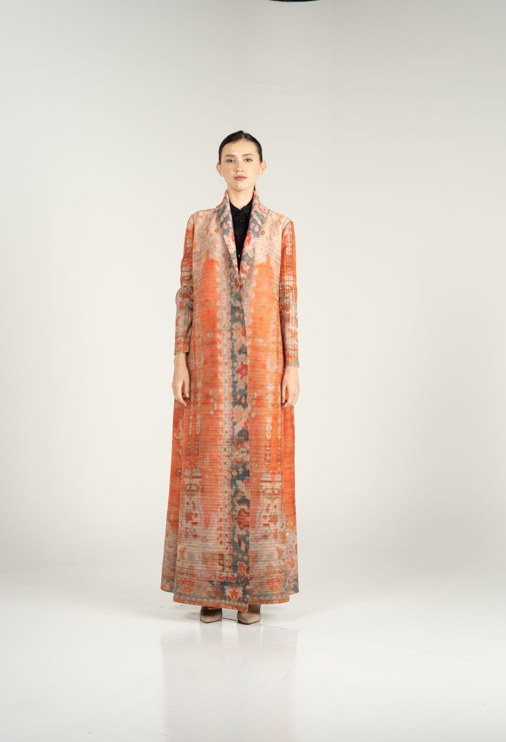 Fashion Week Paris Resort 2023 look 14 from the Kaf by Kaf - Saudi 100 collection 女装
