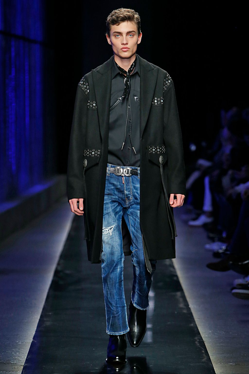 Fashion Week Milan Fall/Winter 2018 look 13 from the Dsquared2 collection menswear
