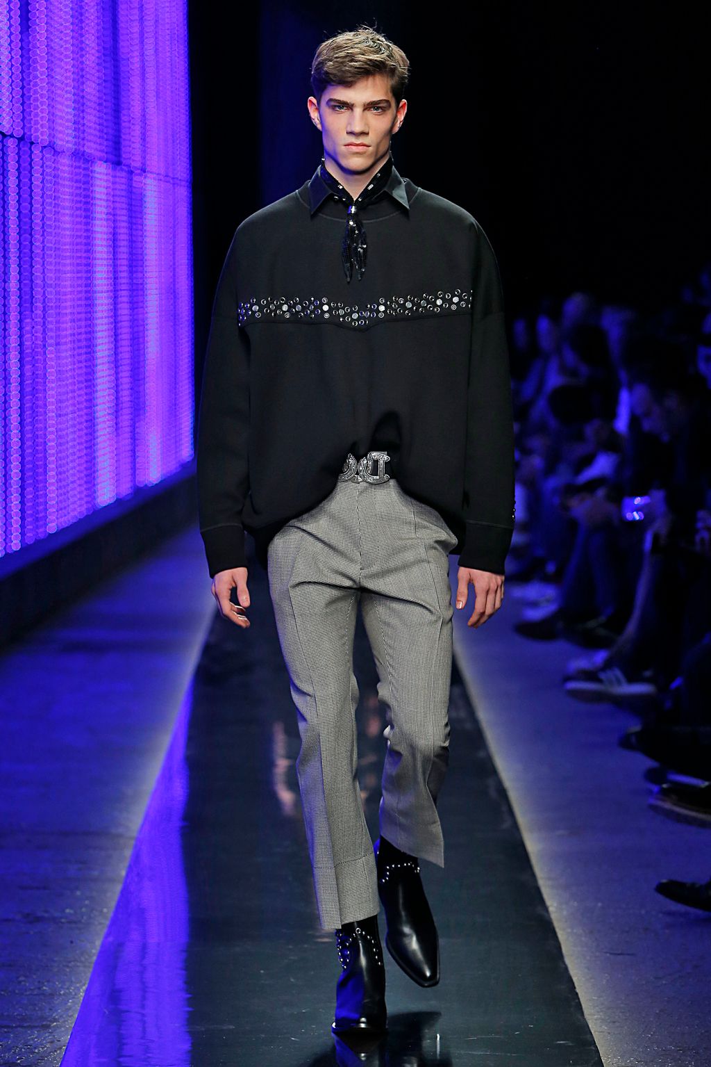 Fashion Week Milan Fall/Winter 2018 look 16 from the Dsquared2 collection menswear