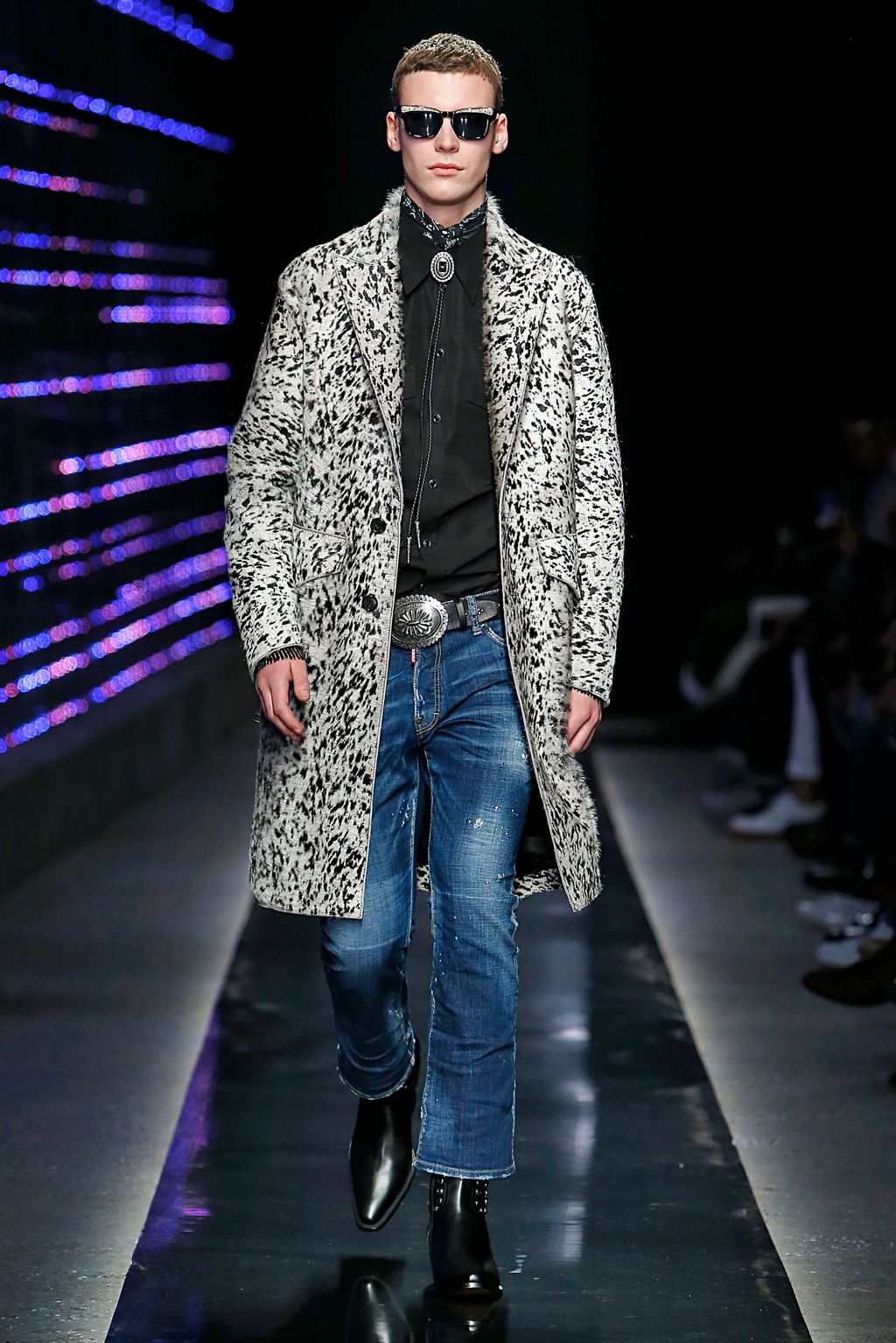 Fashion Week Milan Fall/Winter 2018 look 19 from the Dsquared2 collection menswear