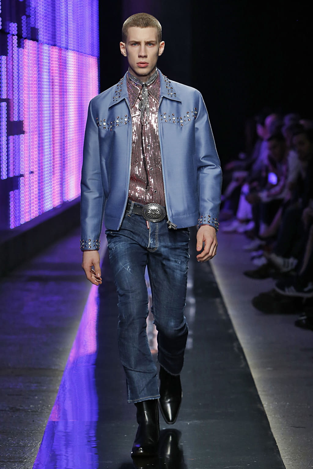 Fashion Week Milan Fall/Winter 2018 look 37 from the Dsquared2 collection menswear