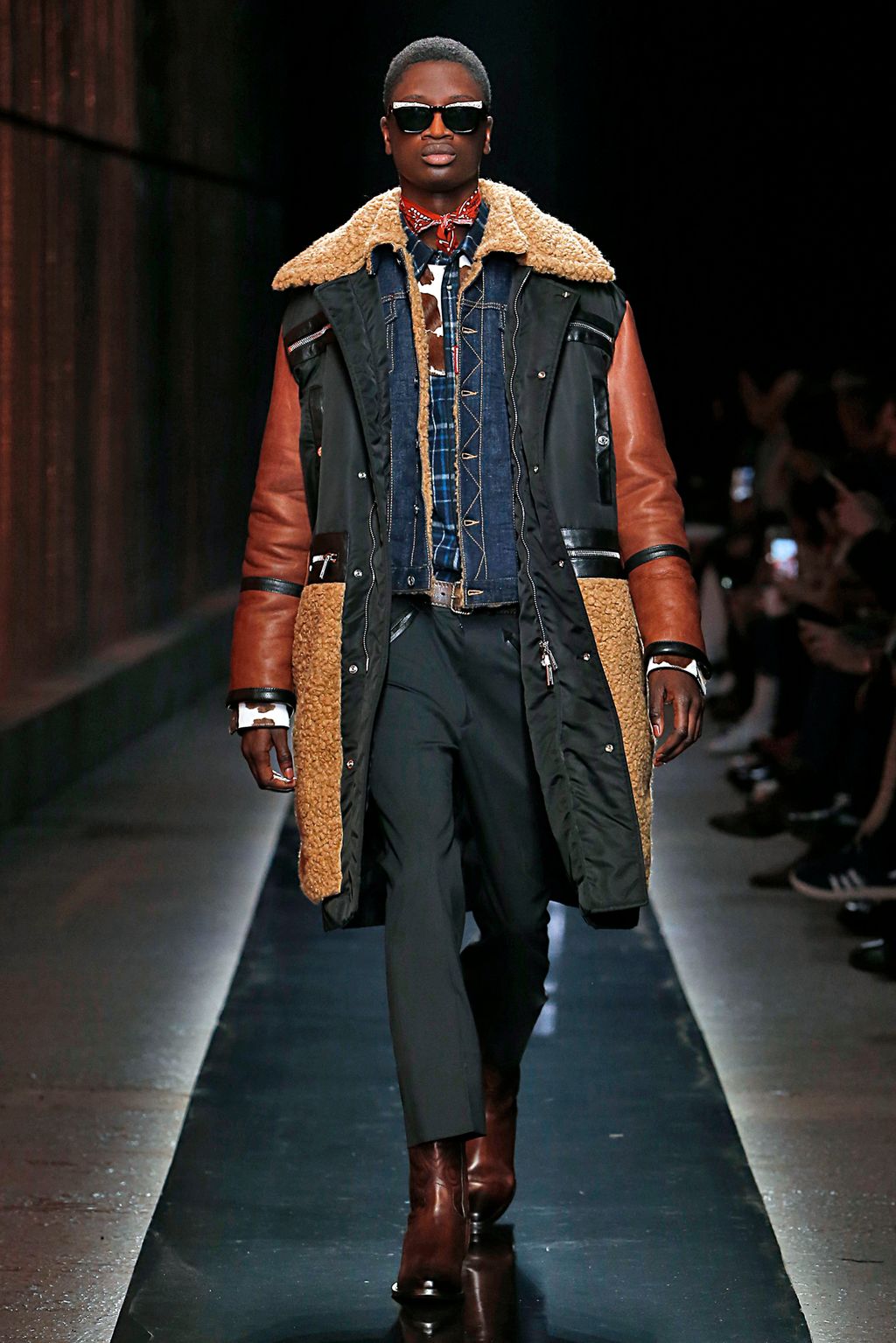 Fashion Week Milan Fall/Winter 2018 look 43 from the Dsquared2 collection menswear