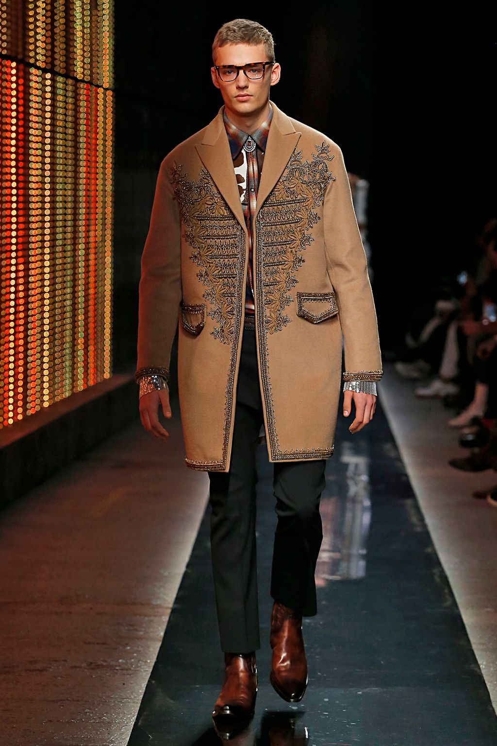 Fashion Week Milan Fall/Winter 2018 look 49 from the Dsquared2 collection 男装