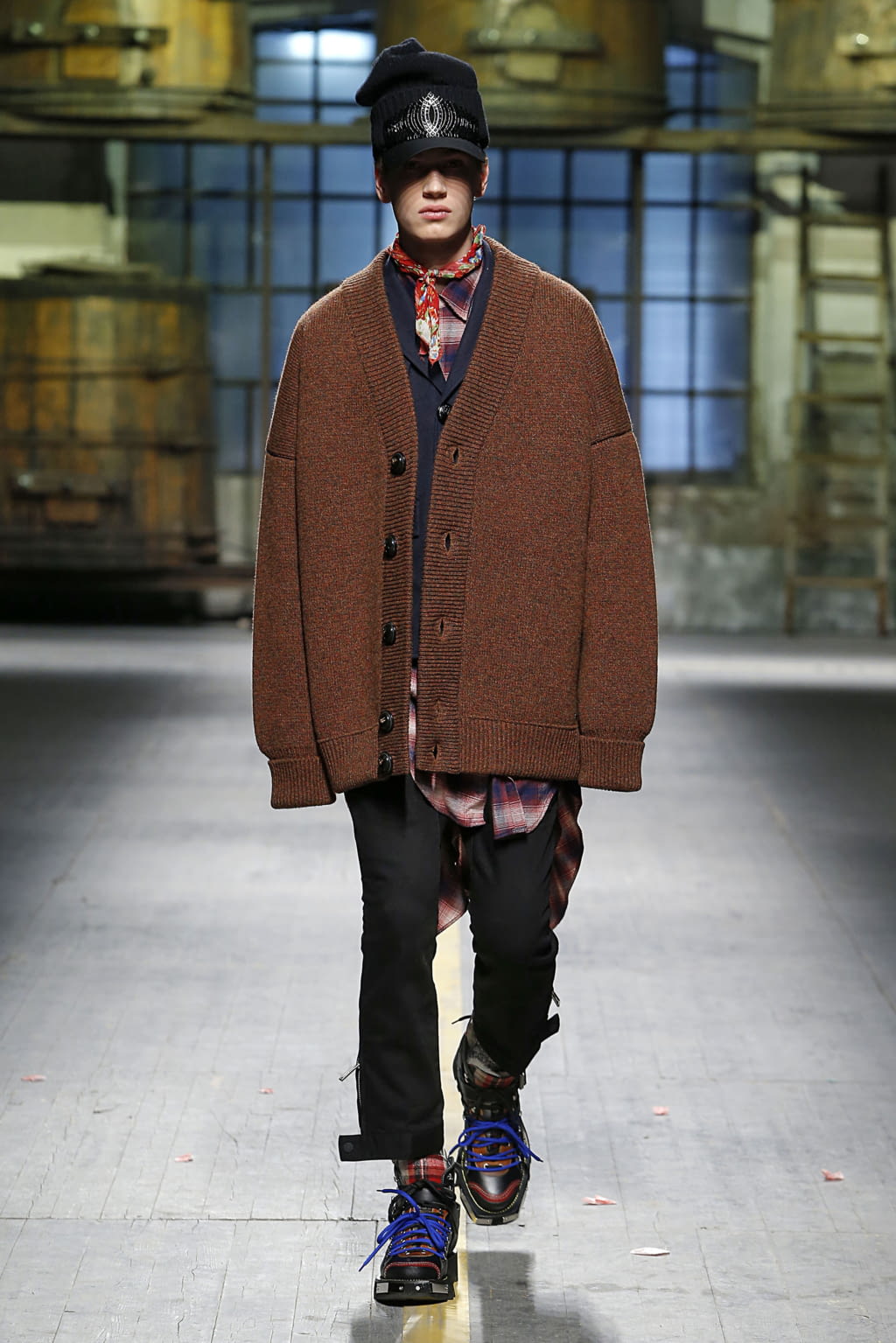 Fashion Week Milan Fall/Winter 2017 look 2 from the Dsquared2 collection menswear