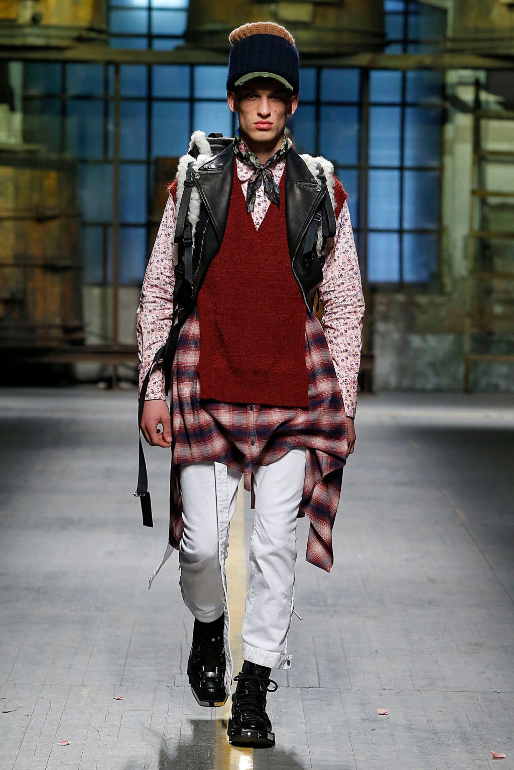 Fashion Week Milan Fall/Winter 2017 look 7 from the Dsquared2 collection menswear