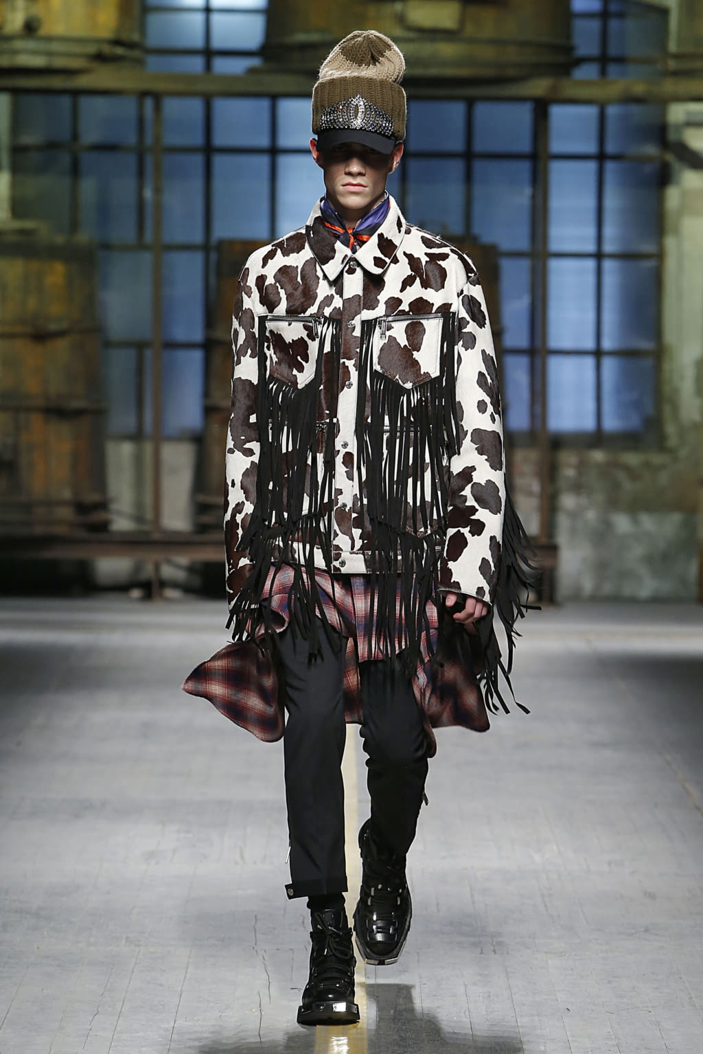 Fashion Week Milan Fall/Winter 2017 look 14 from the Dsquared2 collection menswear