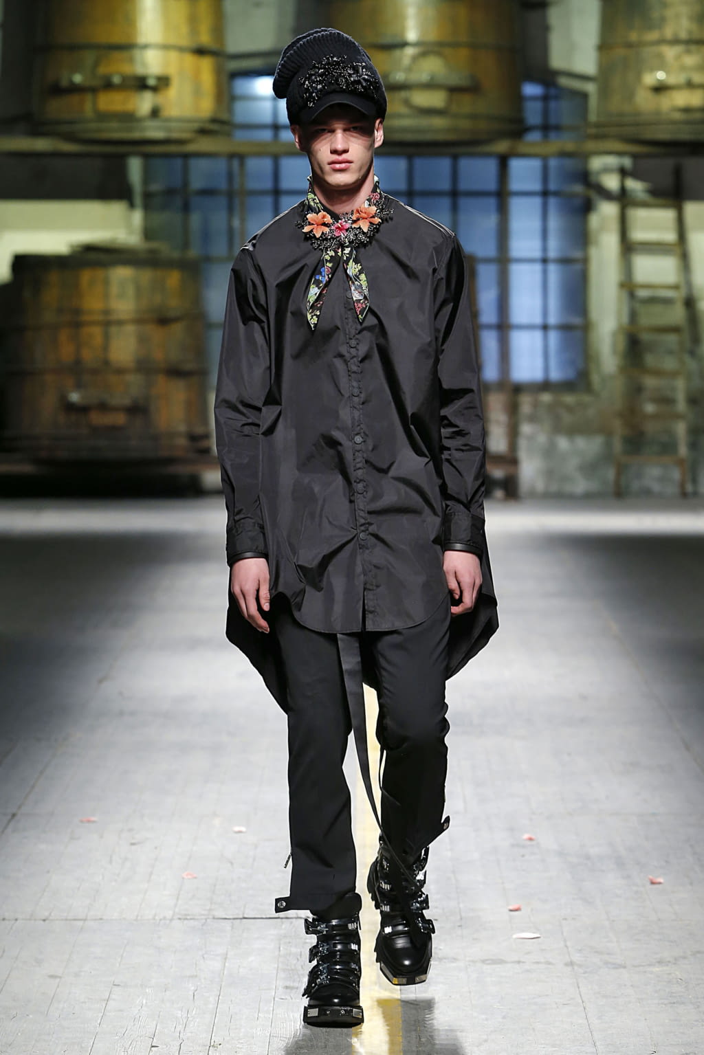 Fashion Week Milan Fall/Winter 2017 look 38 from the Dsquared2 collection menswear