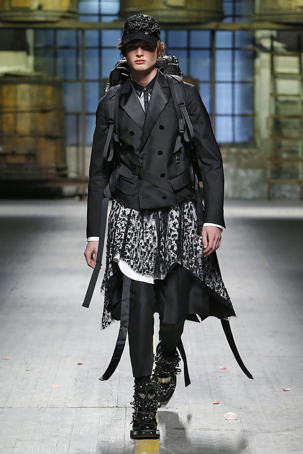 Fashion Week Milan Fall/Winter 2017 look 46 from the Dsquared2 collection menswear