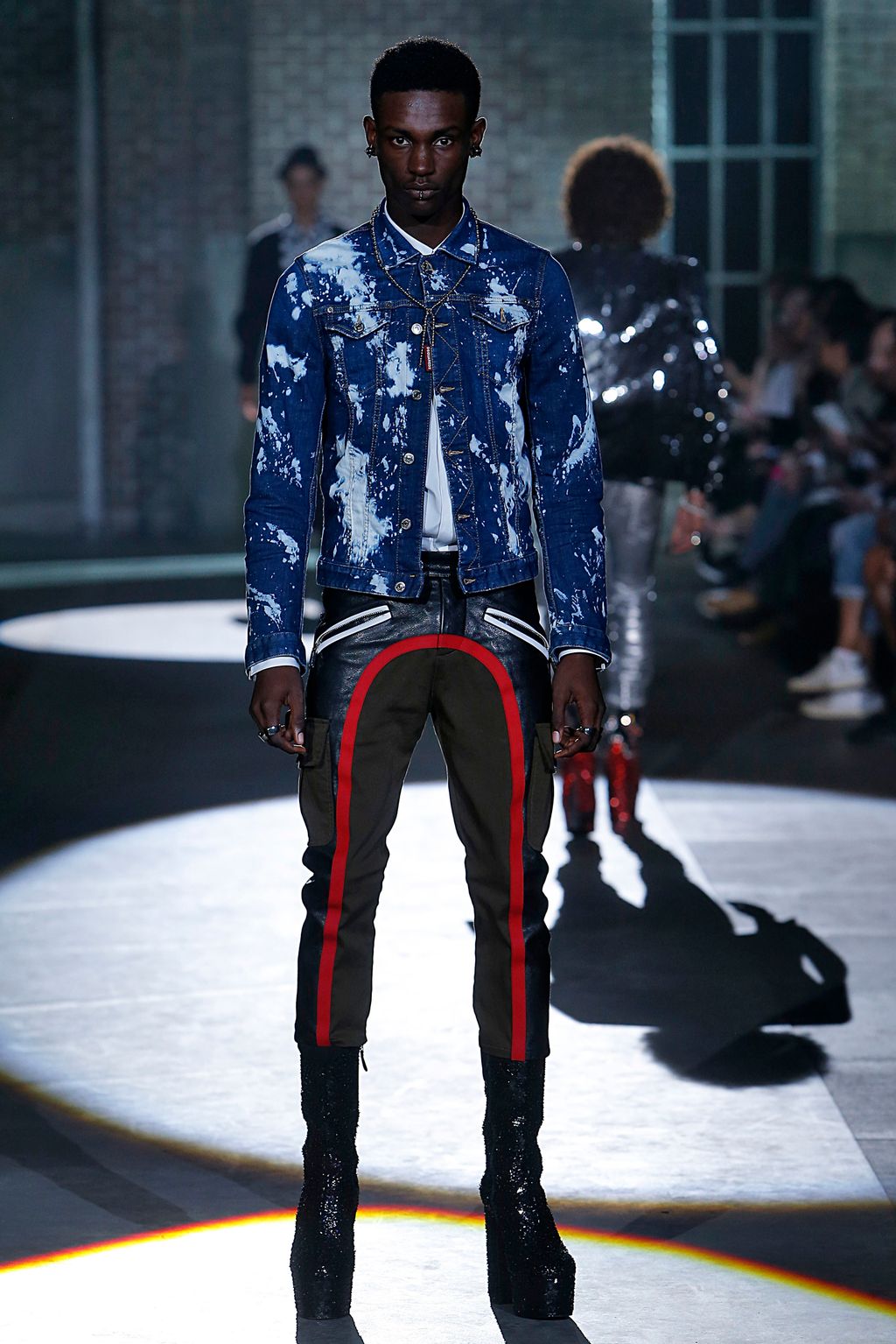 Fashion Week Milan Spring/Summer 2017 look 16 from the Dsquared2 collection menswear