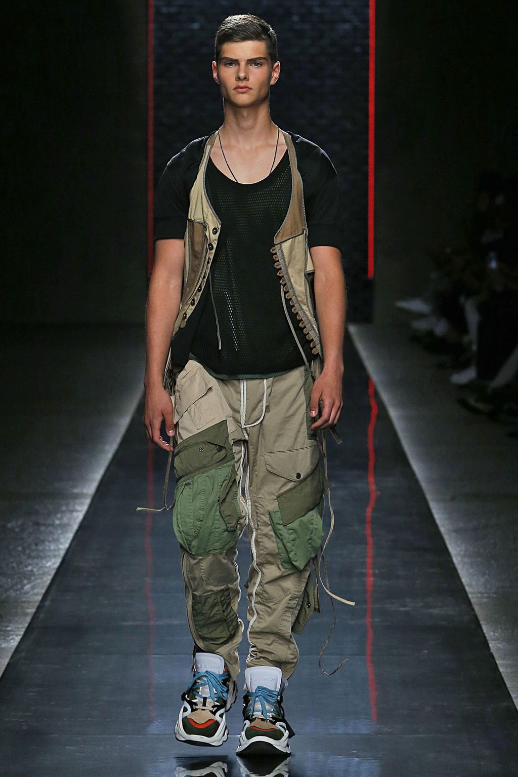 Fashion Week Milan Spring/Summer 2019 look 2 from the Dsquared2 collection 男装