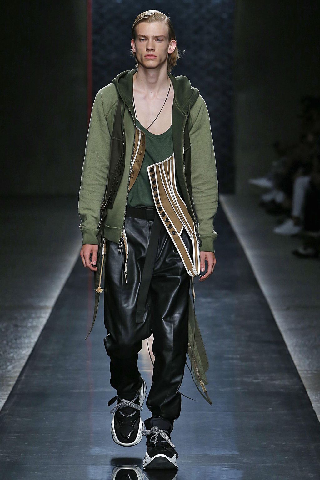 Fashion Week Milan Spring/Summer 2019 look 5 from the Dsquared2 collection menswear