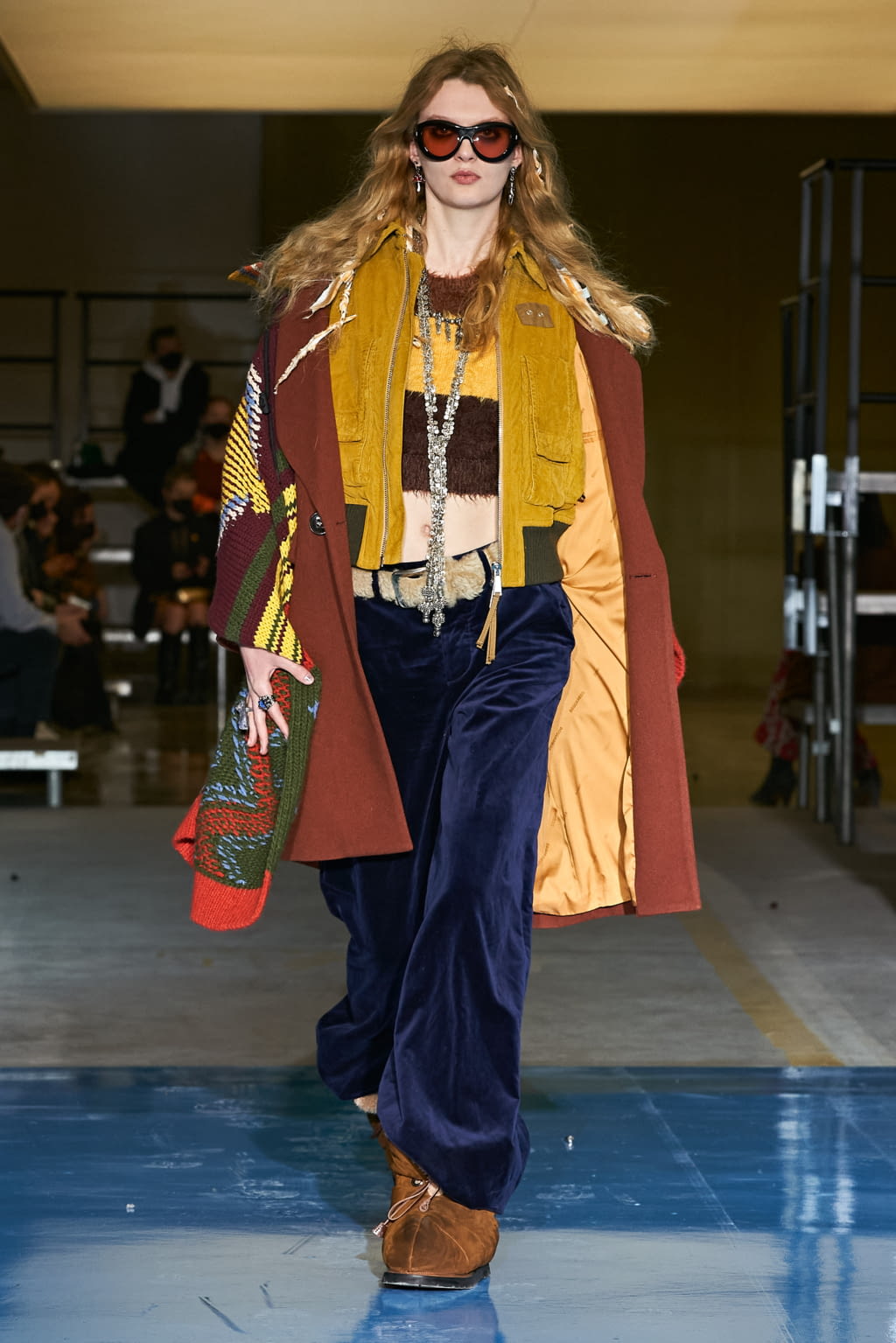 Fashion Week Milan Fall/Winter 2022 look 29 de la collection Dsquared2 womenswear