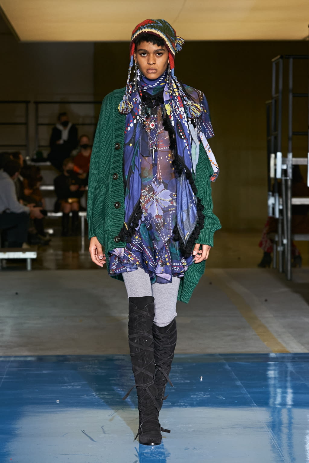 Fashion Week Milan Fall/Winter 2022 look 30 de la collection Dsquared2 womenswear