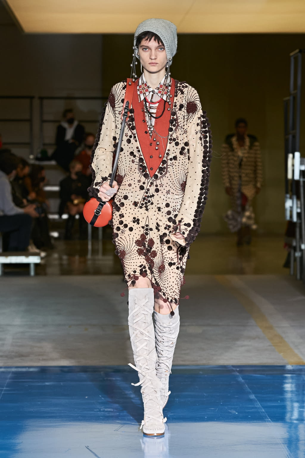 Fashion Week Milan Fall/Winter 2022 look 7 de la collection Dsquared2 womenswear