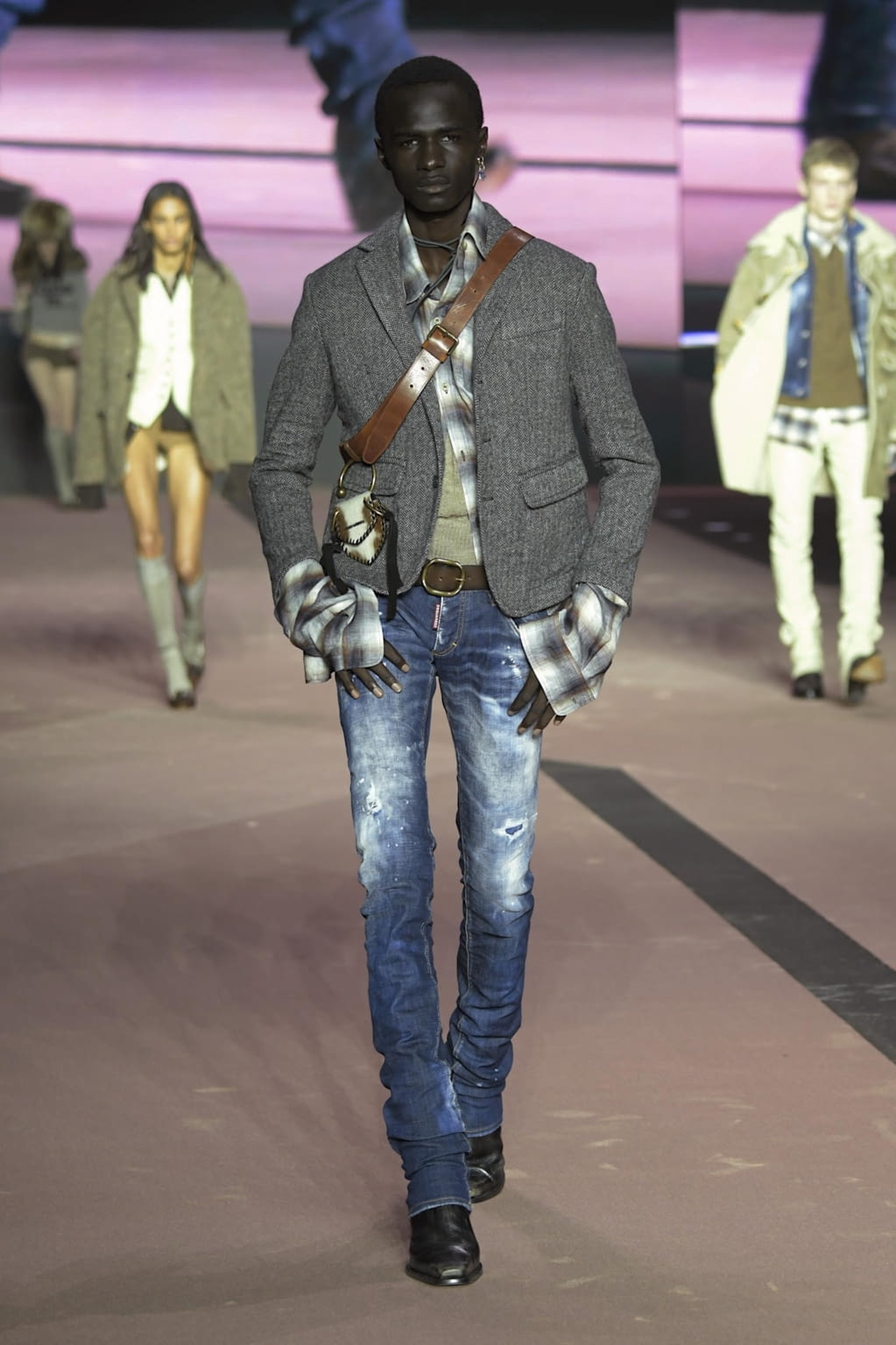 Fashion Week Milan Fall/Winter 2020 look 6 from the Dsquared2 collection 男装