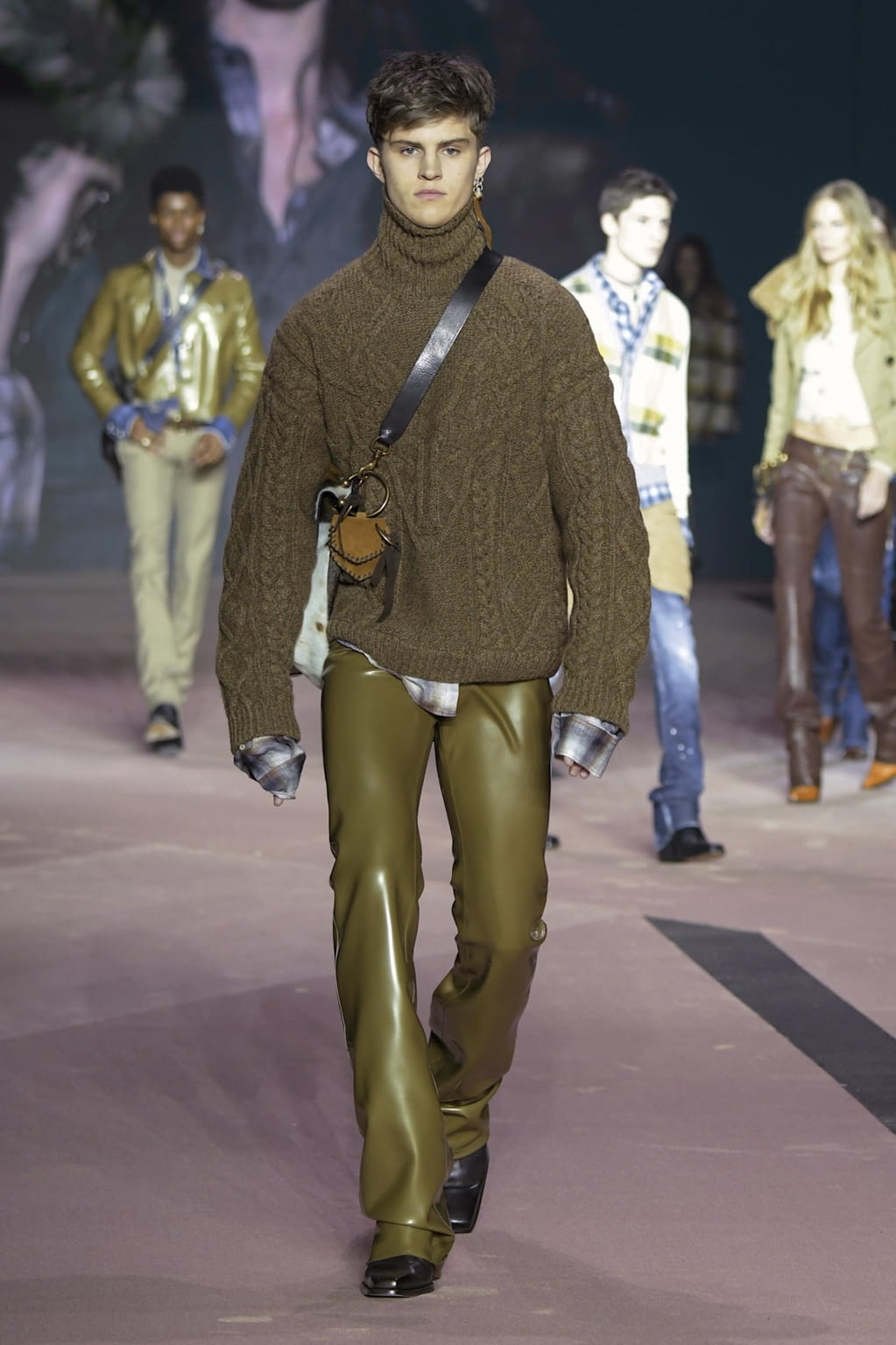 Fashion Week Milan Fall/Winter 2020 look 14 from the Dsquared2 collection 男装