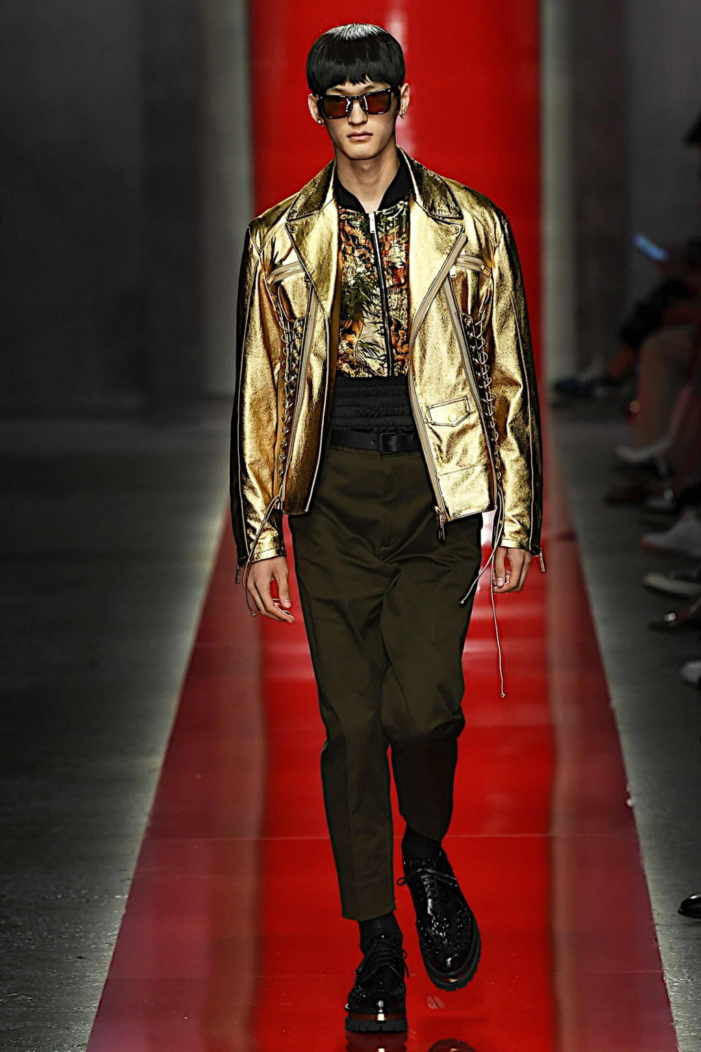 Fashion Week Milan Spring/Summer 2020 look 32 from the Dsquared2 collection menswear