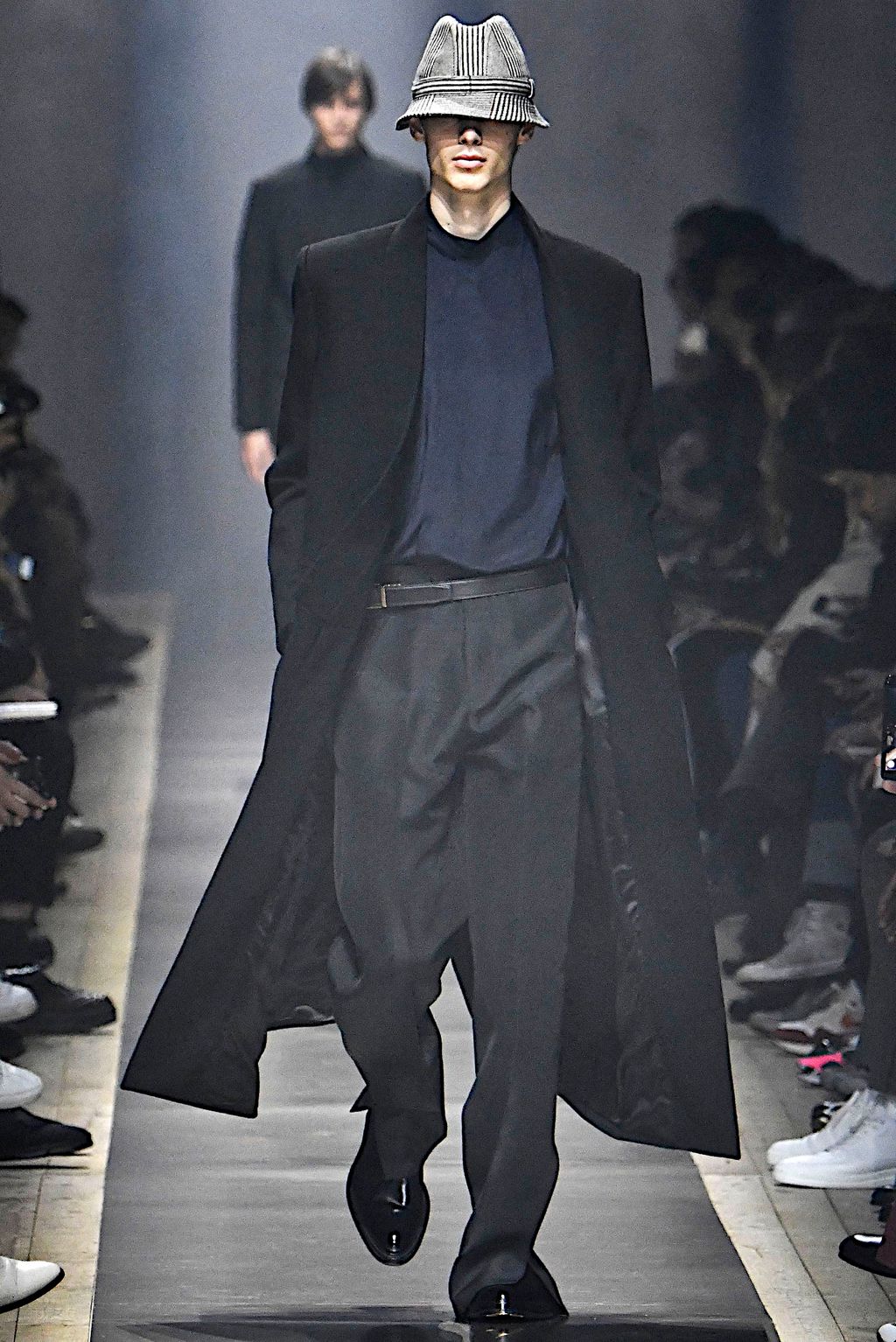 Fashion Week Paris Fall/Winter 2019 look 1 de la collection Dunhill menswear