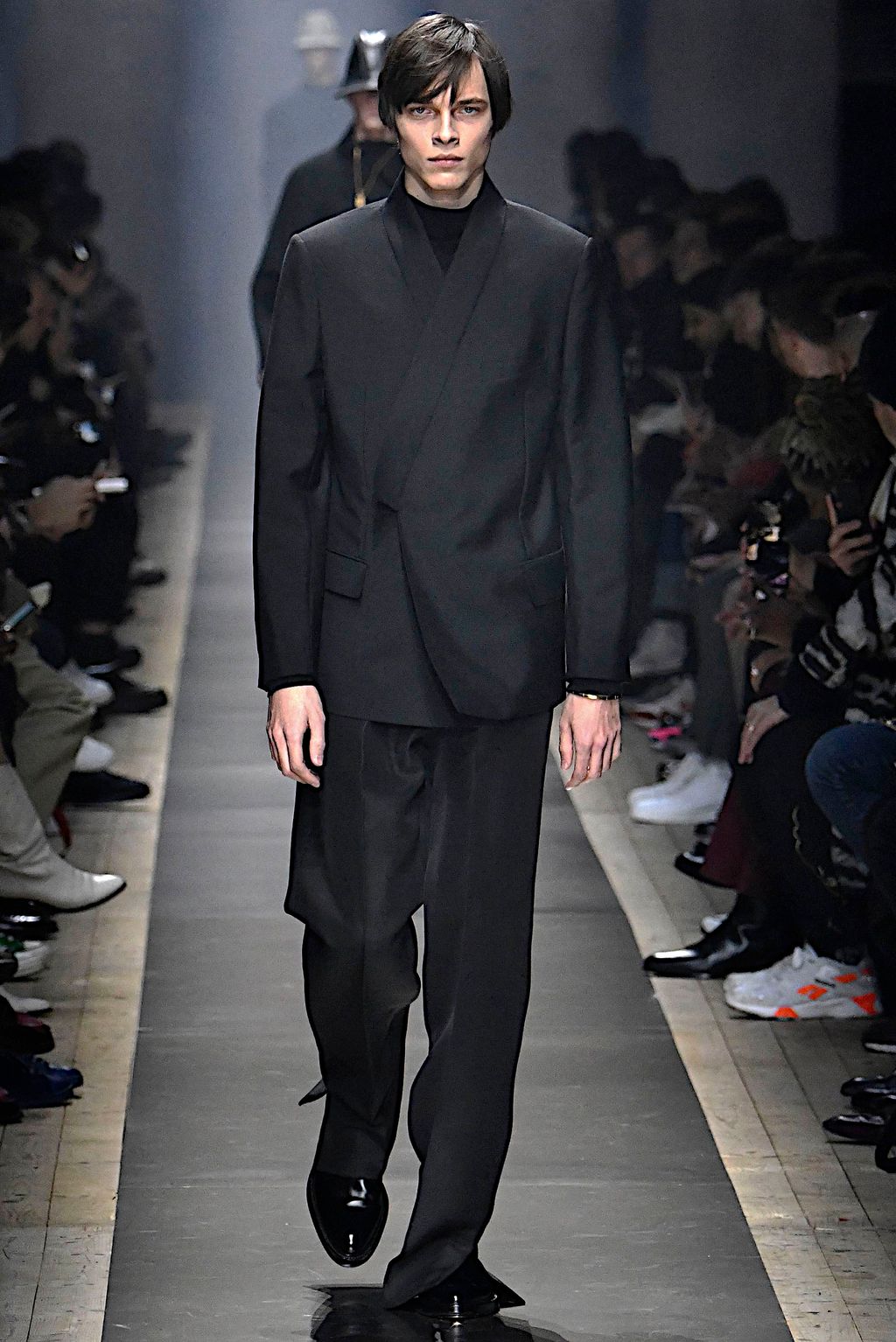 Fashion Week Paris Fall/Winter 2019 look 2 from the Dunhill collection 男装