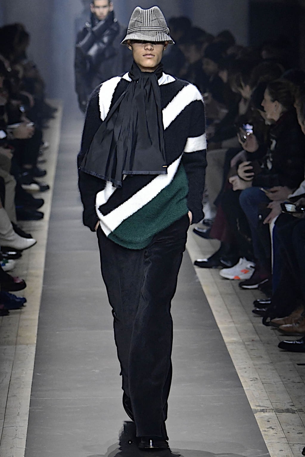 Fashion Week Paris Fall/Winter 2019 look 28 from the Dunhill collection menswear