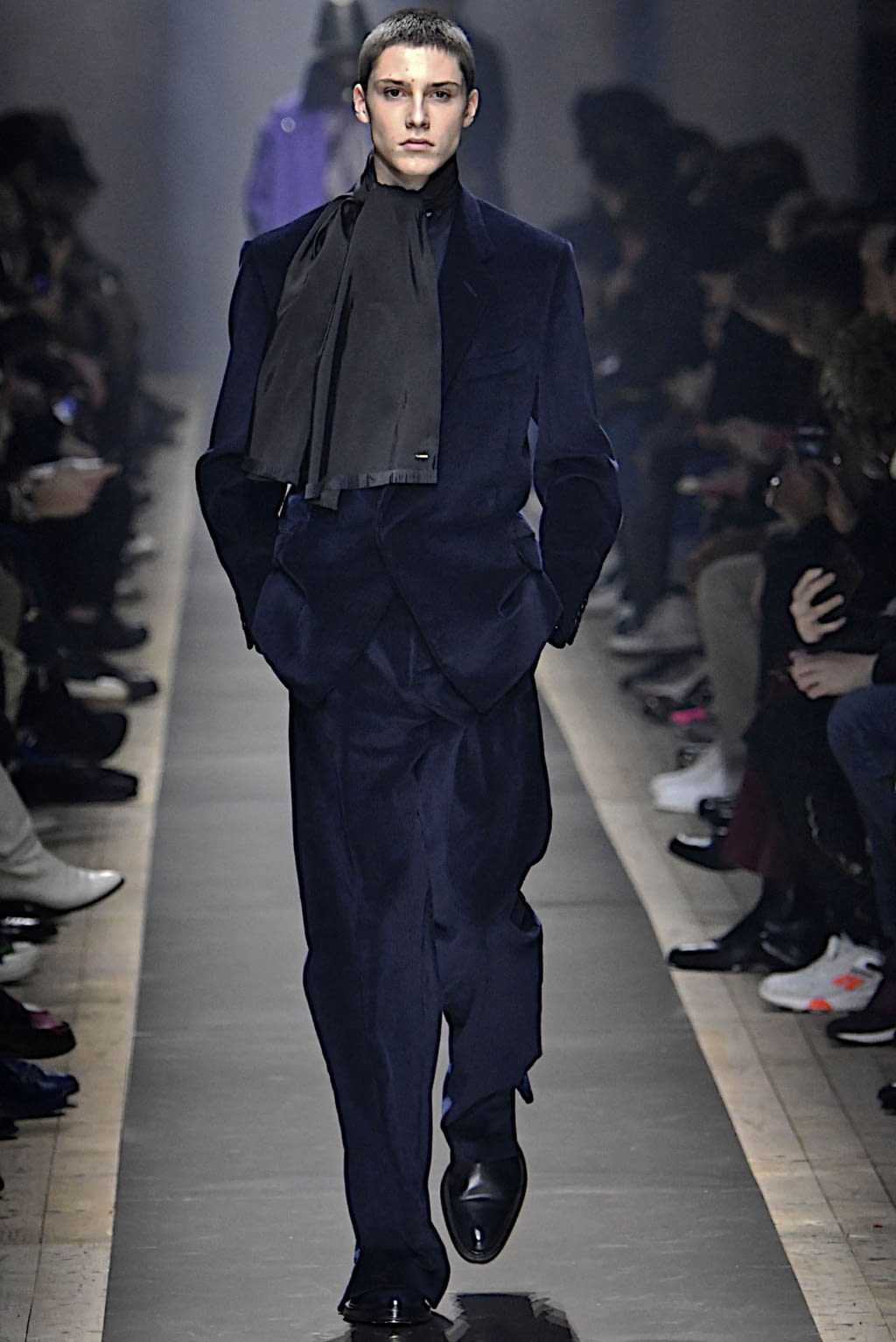 Fashion Week Paris Fall/Winter 2019 look 35 from the Dunhill collection 男装