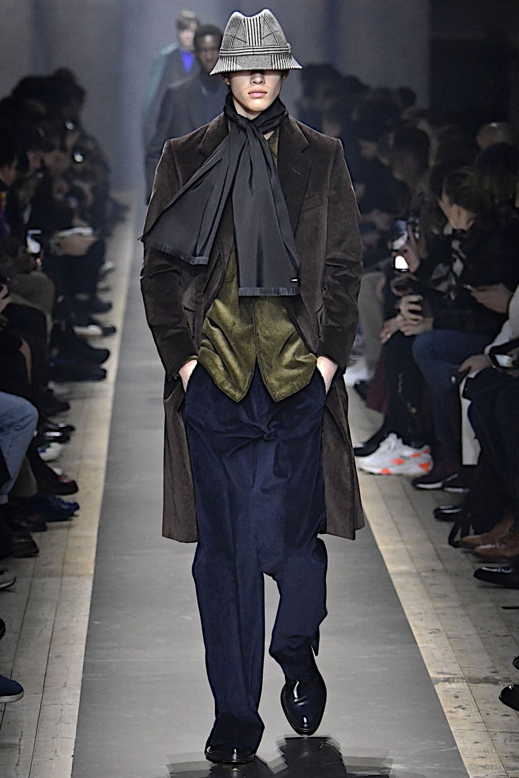 Fashion Week Paris Fall/Winter 2019 look 37 from the Dunhill collection 男装