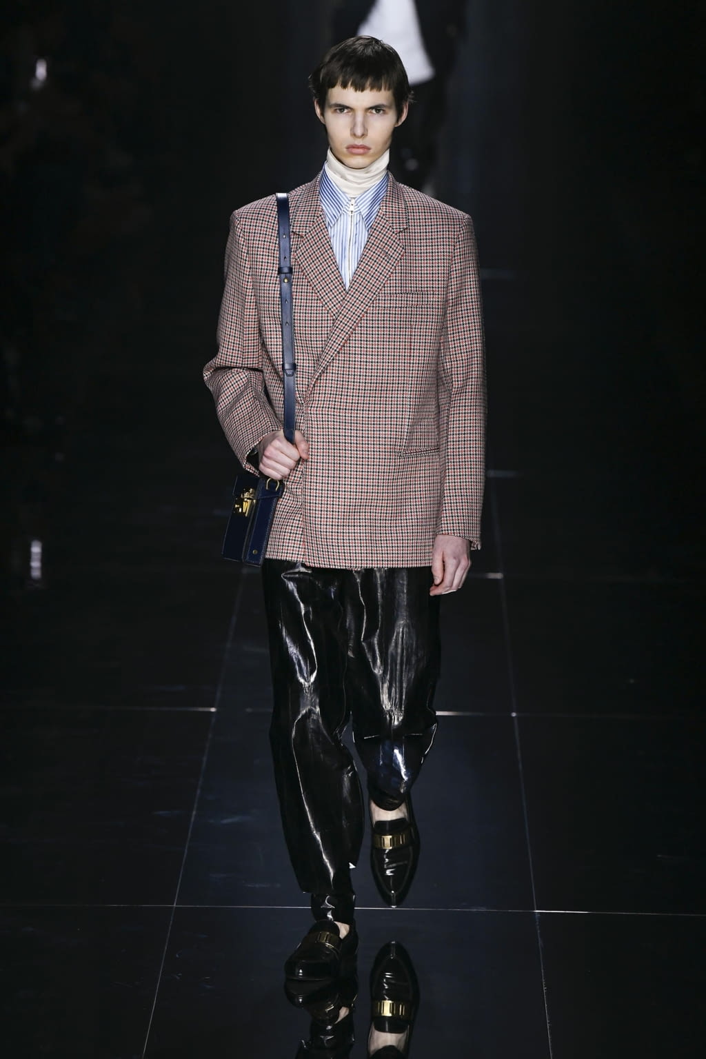 Fashion Week Paris Fall/Winter 2020 look 7 de la collection Dunhill menswear