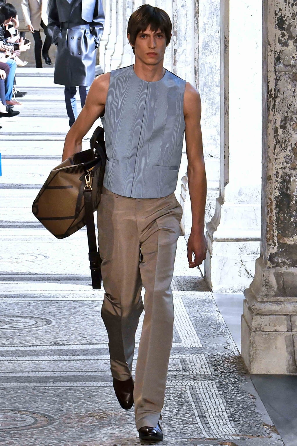 Fashion Week Paris Spring/Summer 2019 look 6 from the Dunhill collection menswear
